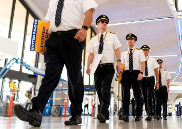 US Senators Push for Higher Pilot Retirement Age Amid Growing Workforce Challenges 2 Pilot Retirement Age